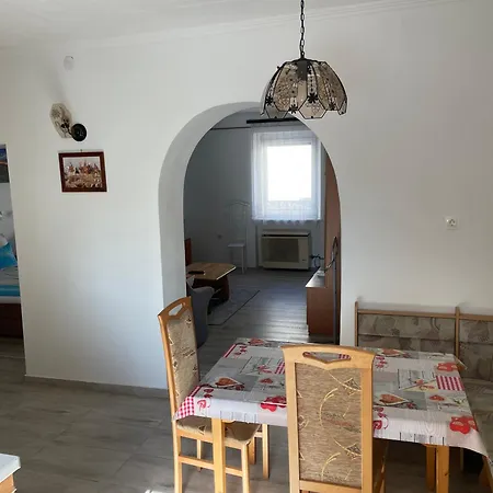 Feszek Apartmanhaz Διαμέρισμα