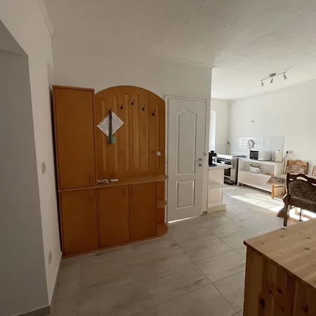 Feszek Apartmanhaz Ταπόλκα