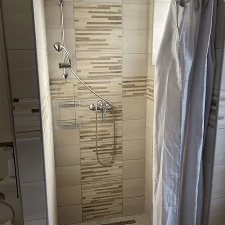 Feszek Apartmanhaz * Ταπόλκα