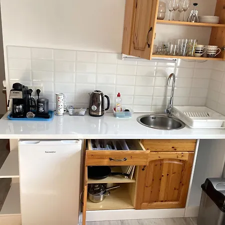 Feszek Apartmanhaz Ταπόλκα