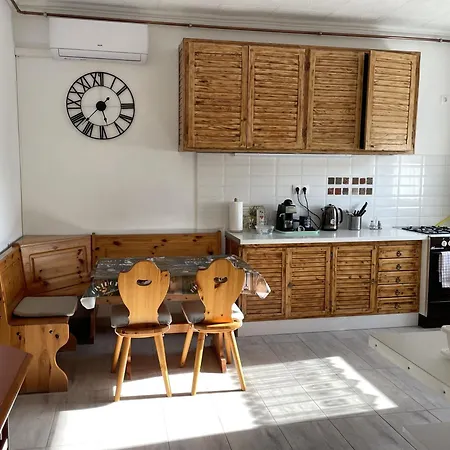 Appartement Feszek Apartmanhaz *
