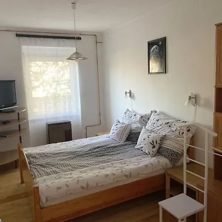 Feszek Apartmanhaz *