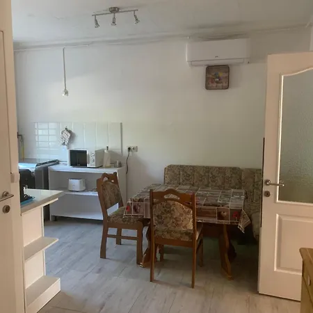 Feszek Apartmanhaz * Ταπόλκα