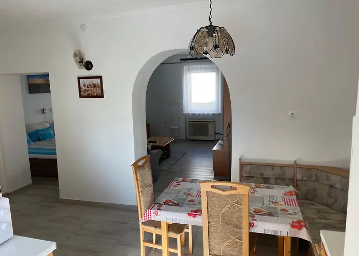 Feszek Apartmanhaz Apartamento