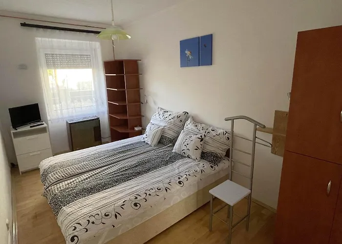 Feszek Apartmanhaz *
