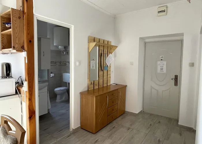 Feszek Apartmanhaz Lägenhet *