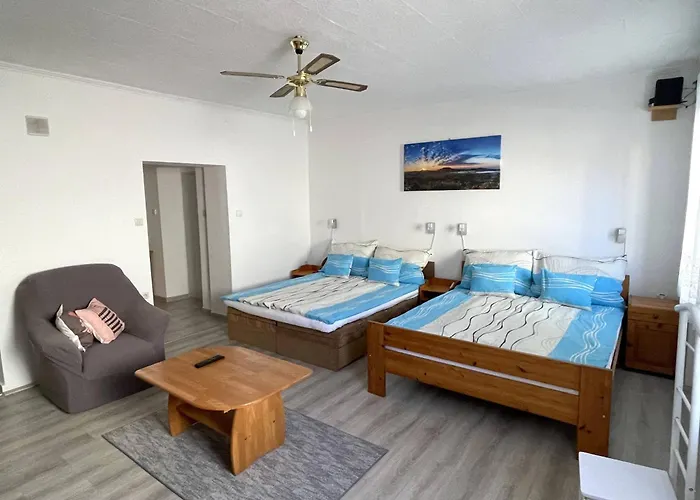 Feszek Apartmanhaz Apartamento