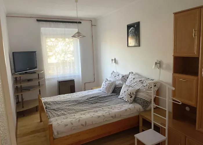 Feszek Apartmanhaz *
